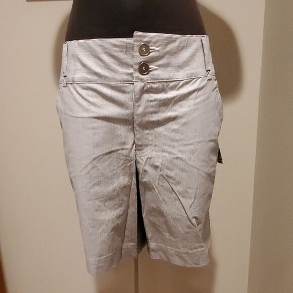 NWT Christopher & Banks Gray & White Stripe Shorts - Picture 1 of 5